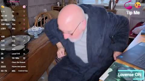 Adam online show from October 29, 7:33 am