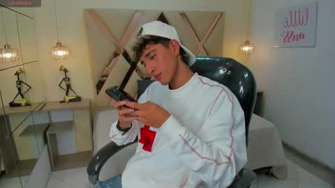 FER PHOENIX online show from December 1, 3:42 am