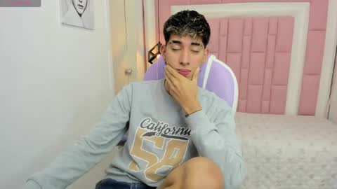 FER PHOENIX online show from April 14, 3:39 am