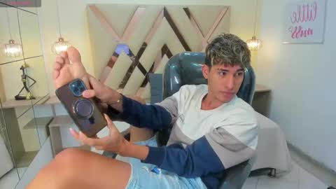 FER PHOENIX online show from December 3, 3:34 am