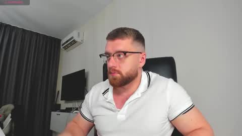 FindomGuyXXX online show from February 5, 7:21 pm