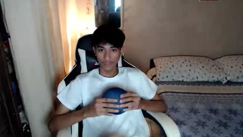 fineboii_rey18 online show from February 2, 8:35 am