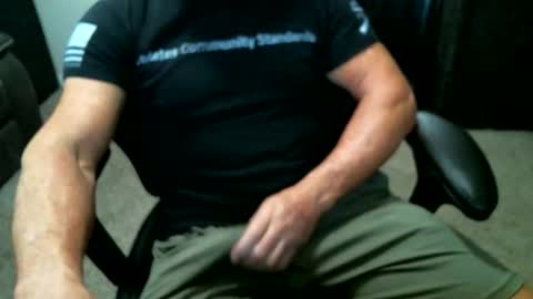 fitguy40 online show from April 20, 8:44 pm