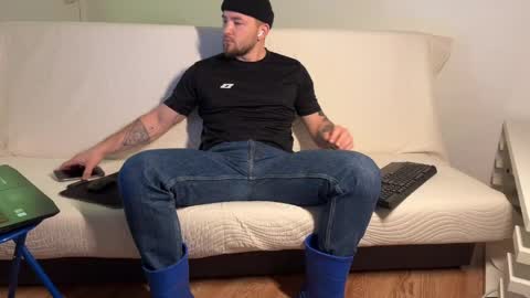 Flamefury18 online show from April 19, 6:02 am