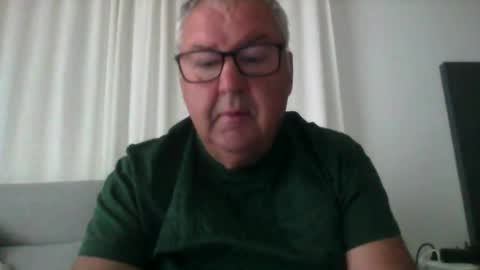 flo221222 online show from April 11, 3:04 pm