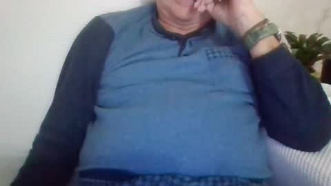 Snapshot of folletto1 chatting on February 7, 8:53 pm folletto1 online show from February 7, 8:53 pm