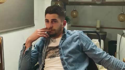 independent model online show from March 19, 8:12 pm