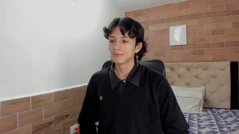   online show from December 10, 12:05 pm