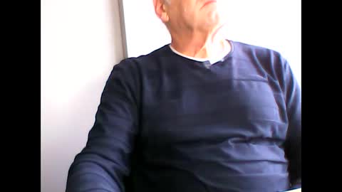 frannkboy61 online show from April 15, 5:24 pm