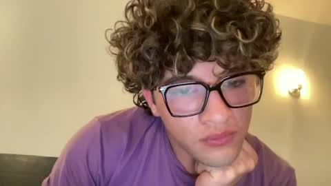 freakydlboii online show from June 16, 1:41 am