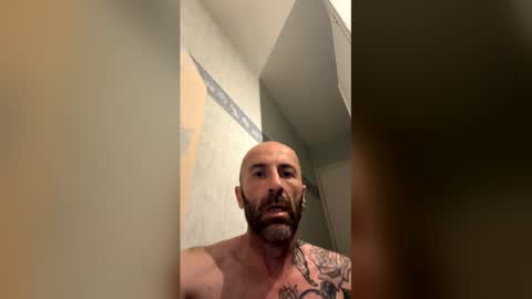 frenchboy443 online show from June 8, 9:38 pm