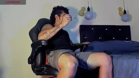 Snapshot of fuck_hardlove chatting on March 7, 1:53 am Ricardodominic 1 MODELO INDEPENDIENTE online show from March 7, 1:53 am