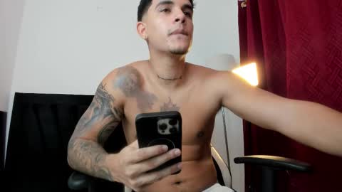 Snapshot of fuckboyca chatting on October 20, 4:38 am fuckboyca online show from October 20, 4:38 am