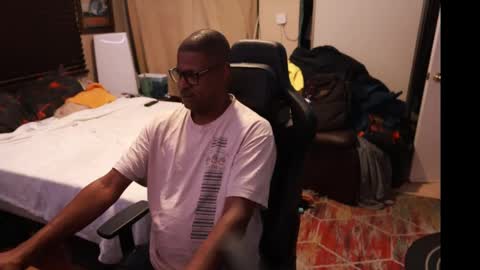 Snapshot of fyrecontrol chatting on February 19, 2:12 am seldom seen online show from February 19, 2:12 am