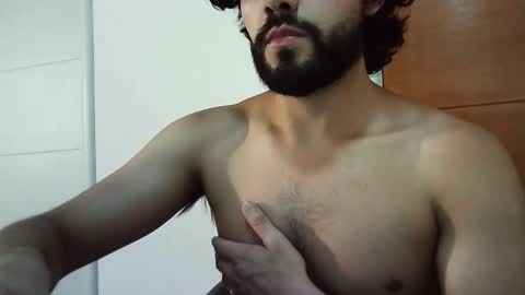 Snapshot of gabriel1839 chatting on January 7, 2:33 am javier online show from January 7, 2:33 am