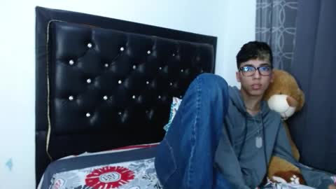 gabriel_x18 online show from February 4, 6:41 am