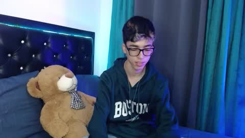 gabriel_x18 online show from February 15, 5:02 am