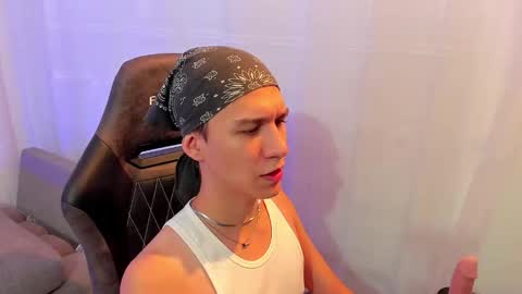 Snapshot of gabriele_love chatting on October 20, 12:09 pm gabriele_love online show from October 20, 12:09 pm