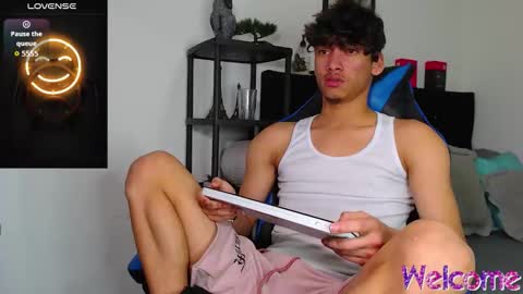 gael_jones online show from November 23, 12:54 am