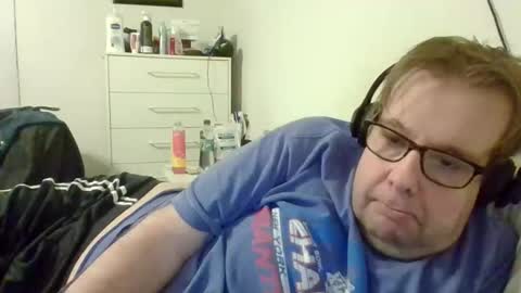 Snapshot of garyg930 chatting on October 25, 6:04 am Gary online show from October 25, 6:04 am