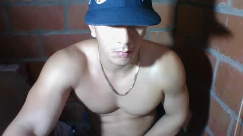 Snapshot of gattitosexy_95 chatting on October 29, 7:17 pm gattitosexy_95 online show from October 29, 7:17 pm