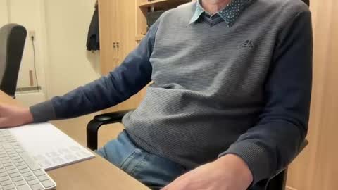 Snapshot of geertjem chatting on December 2, 10:59 am geertjem online show from December 2, 10:59 am
