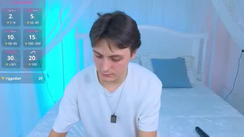 Alex online show from October 31, 6:44 pm