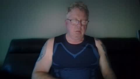 gimmmieoooo online show from April 17, 7:33 am