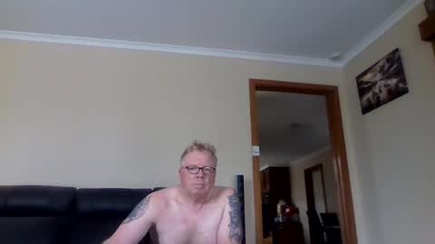 gimmmieoooo online show from April 26, 4:10 am