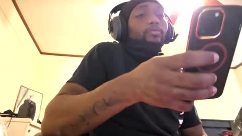 glomightyj online show from April 28, 6:45 pm