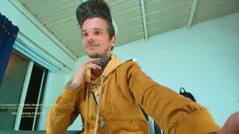 Snapshot of goldy_loyal99 chatting on October 18, 7:46 am Goldy Loyal93 online show from October 18, 7:46 am