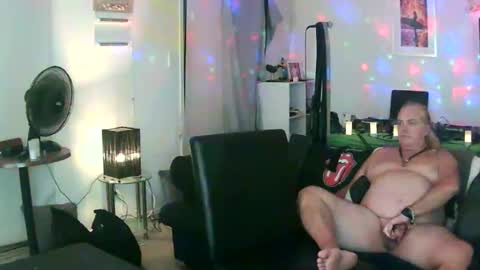 goldyguy011 online show from February 12, 9:42 am