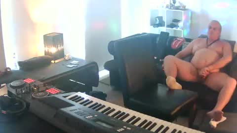 goldyguy011 online show from September 28, 3:04 am