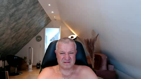 grau197077 online show from June 30, 10:05 am