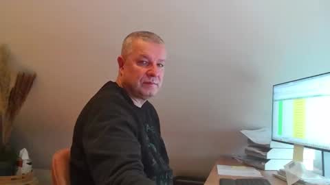 grau197077 online show from February 18, 9:51 am