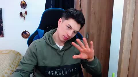 griego01 online show from December 13, 7:10 pm