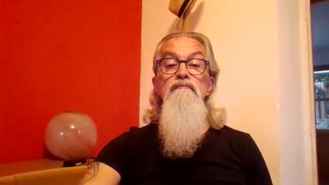 Snapshot of grybear60 chatting on October 21, 7:00 am Grybear online show from October 21, 7:00 am