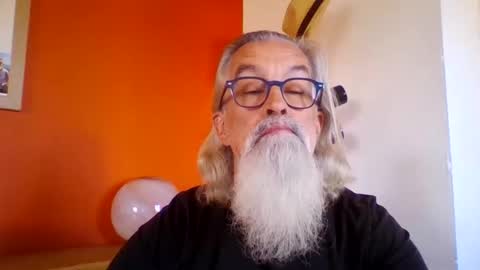 Snapshot of grybear60 chatting on October 17, 9:24 am Grybear online show from October 17, 9:24 am