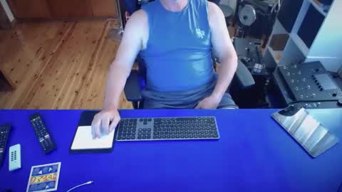 Snapshot of guesswhatigot2 chatting on February 21, 7:44 am guesswhatigot2 online show from February 21, 7:44 am