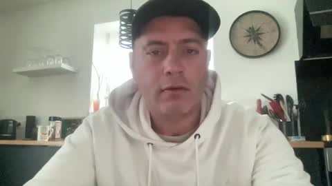 guil0 online show from February 4, 8:26 pm