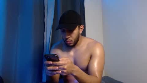 holl latino online show from January 12, 2:15 am