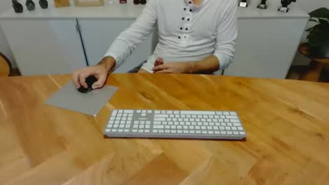 Snapshot of gux4dd chatting on October 25, 9:55 am gux4dd online show from October 25, 9:55 am