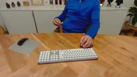 Snapshot of gux4dd chatting on September 23, 8:19 pm gux4dd online show from September 23, 8:19 pm