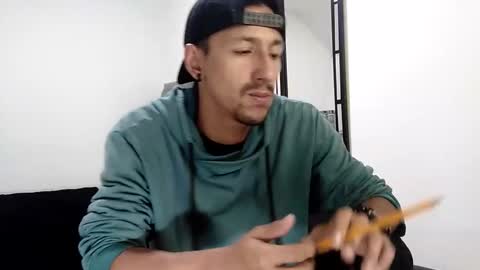 Snapshot of guykarim chatting on January 23, 7:11 am karim online show from January 23, 7:11 am