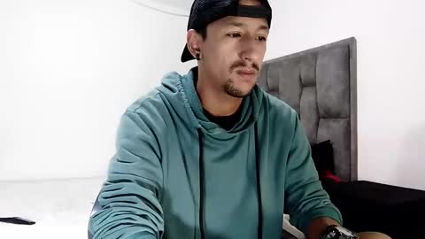 Snapshot of guykarim chatting on February 23, 10:23 am karim online show from February 23, 10:23 am