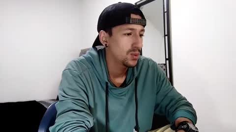 Snapshot of guykarim chatting on December 30, 5:37 am karim online show from December 30, 5:37 am