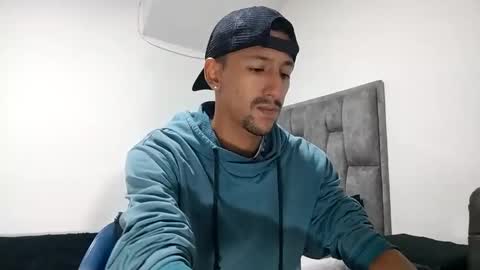 Snapshot of guykarim chatting on March 5, 8:43 am karim online show from March 5, 8:43 am