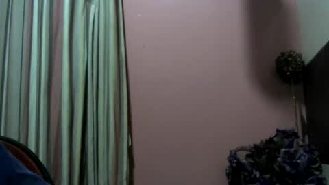 guywith85mm online show from December 26, 12:05 pm