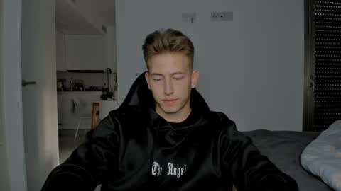 Oliver online show from April 9, 5:19 pm