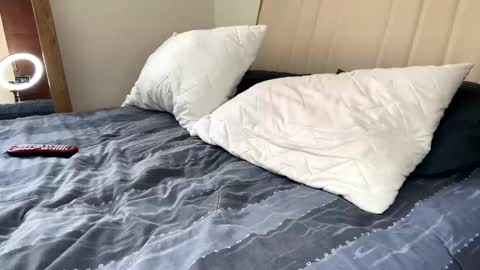 Independent       model  online show from February 21, 3:10 pm